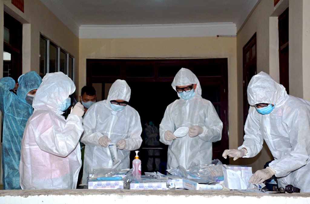 Chung tay trên tuyến đầu chống dịch